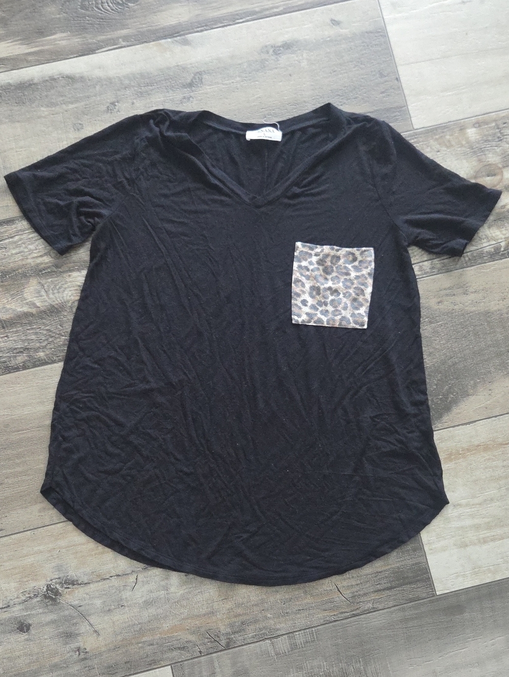 Zenana Black V-Neck Tee with Leopard Pocket Large
